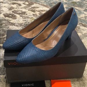 Vionic Madison blue snake heels size 9 new